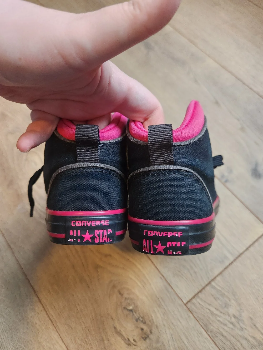 Converse cute tons